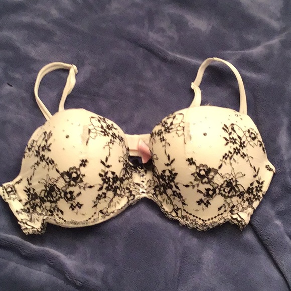 Victoria's Secret Other - Victoria secret ** push up bra** white and black❄️